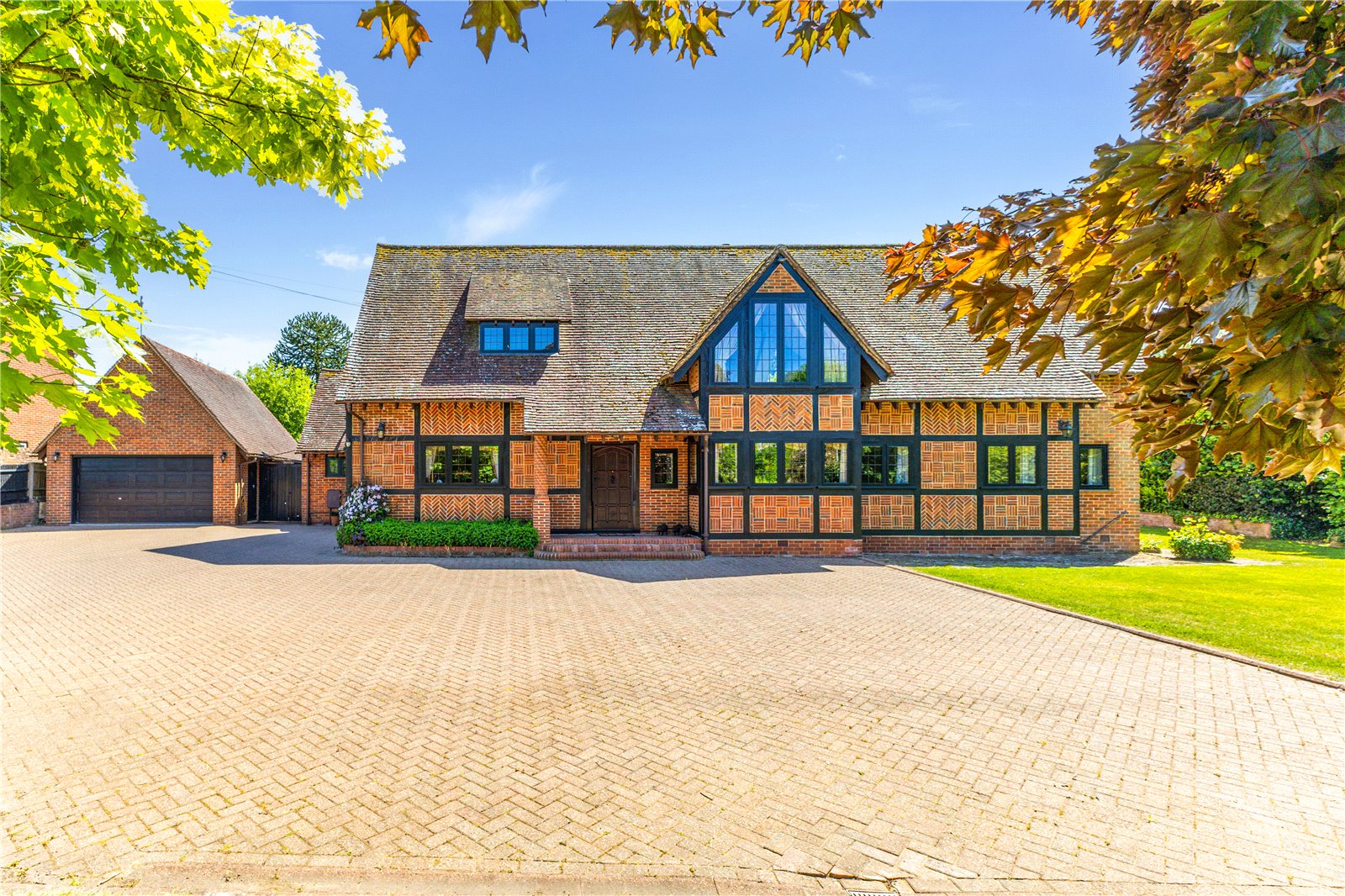 5 bedroom detached house for sale 0