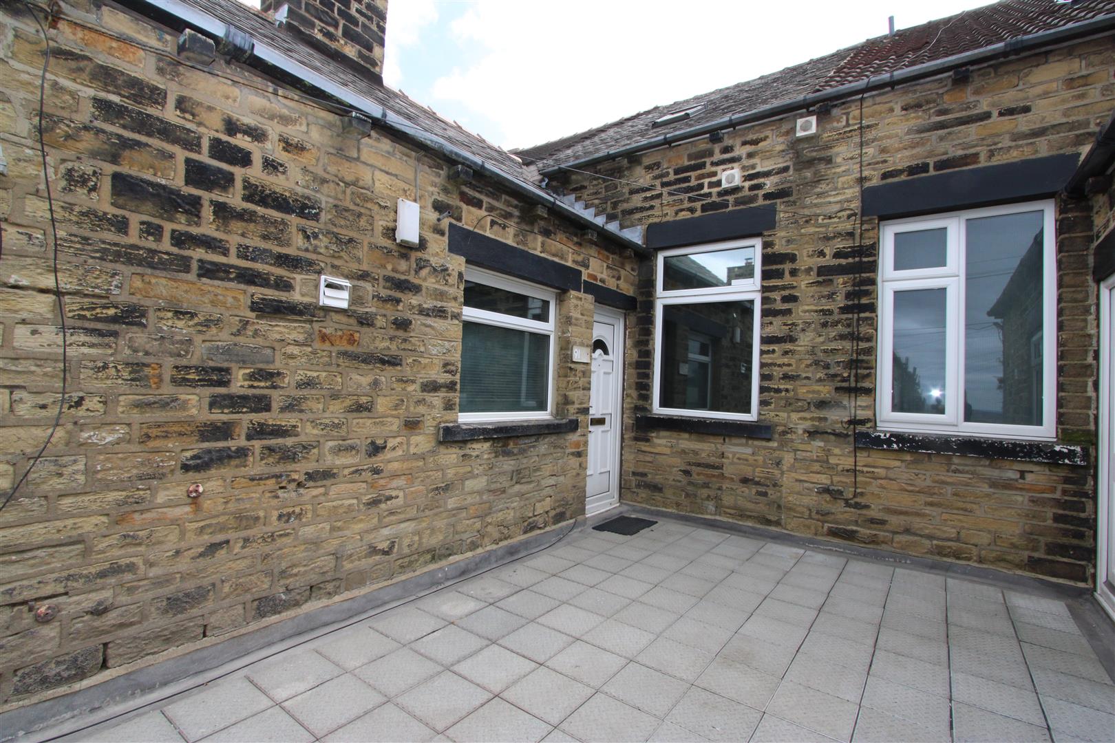 91a, Stone Hall Road, Bradford photo 2