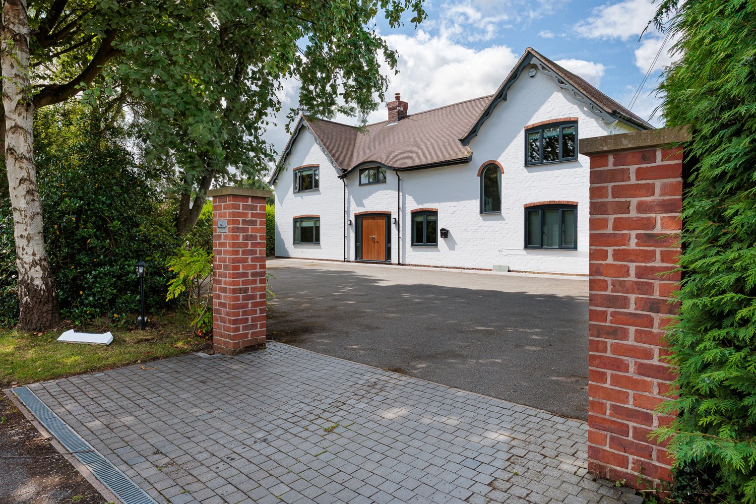 4 bedroom detached house for sale 0