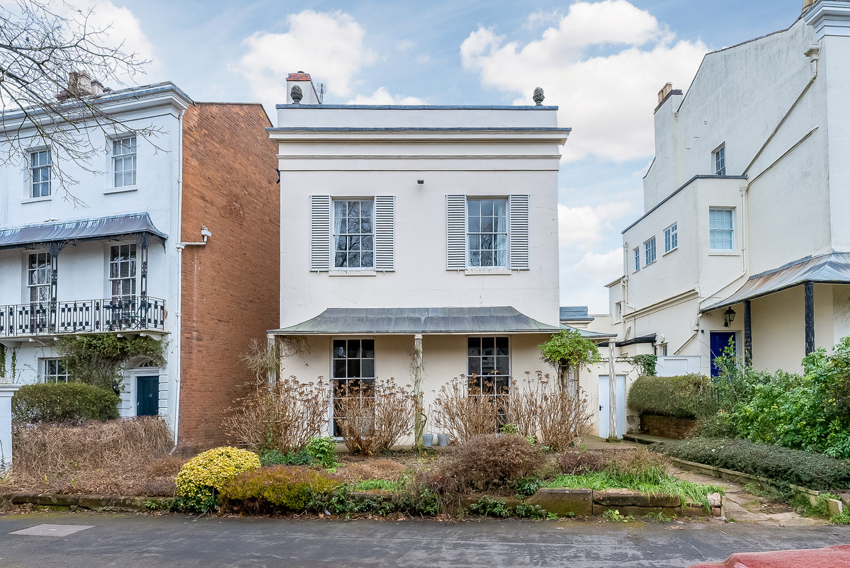 3 bedroom semidetached house for sale in Kingston upon Thames