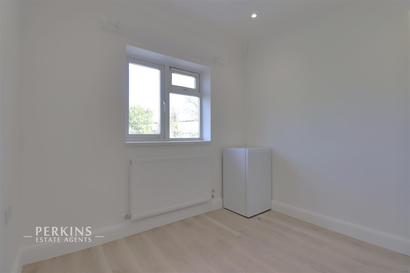 room 6, 98, Horsenden Lane South, Greenford photo 5