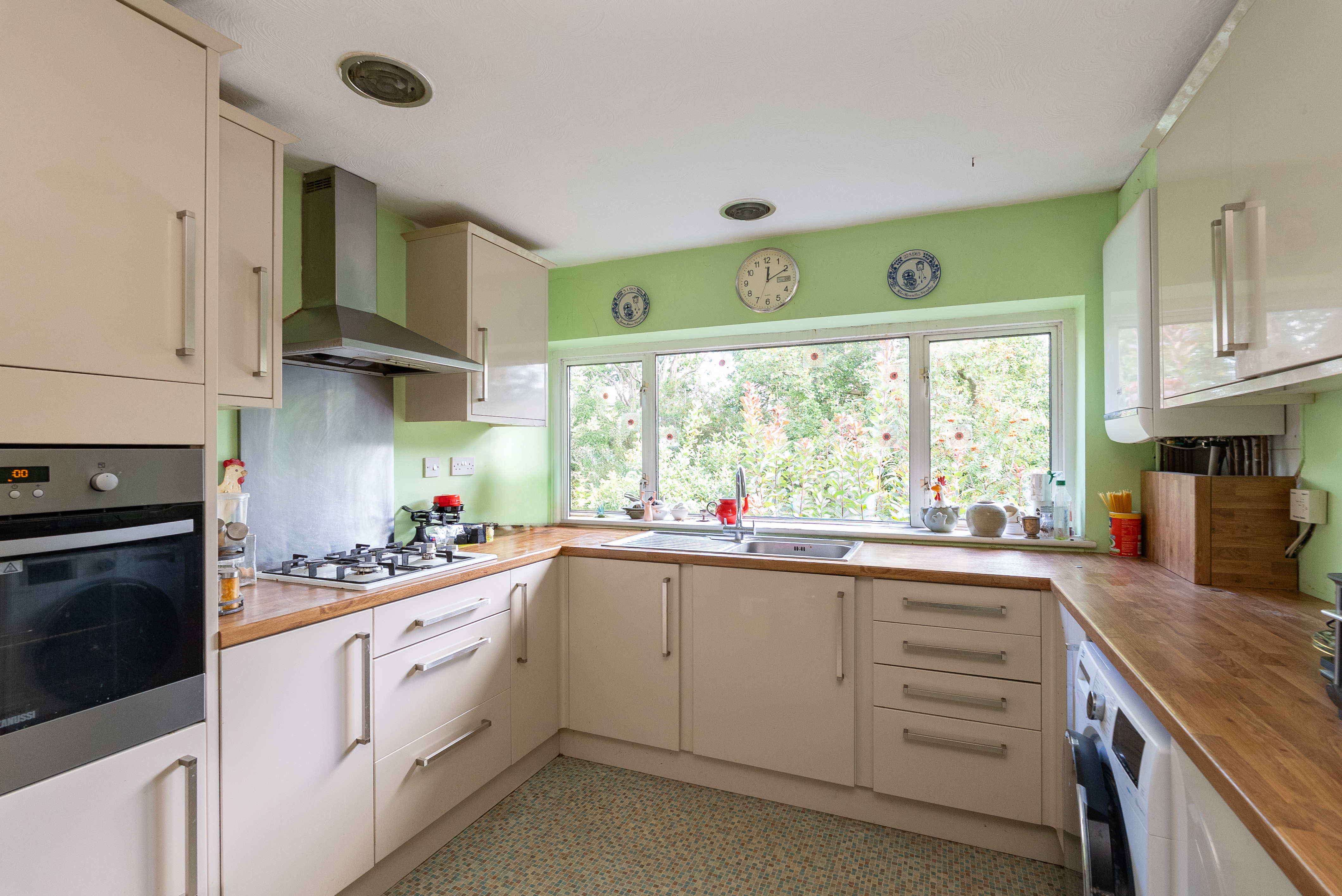 6 bedroom detached house for sale 0