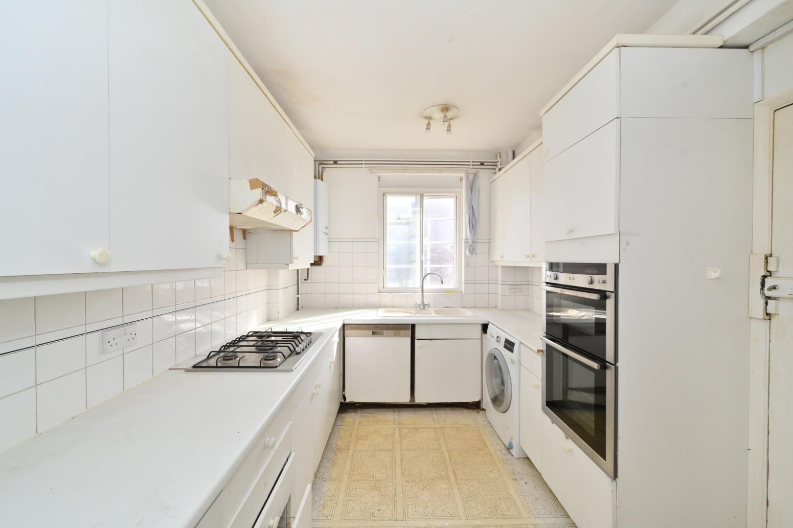 3 bedroom flat for sale 0