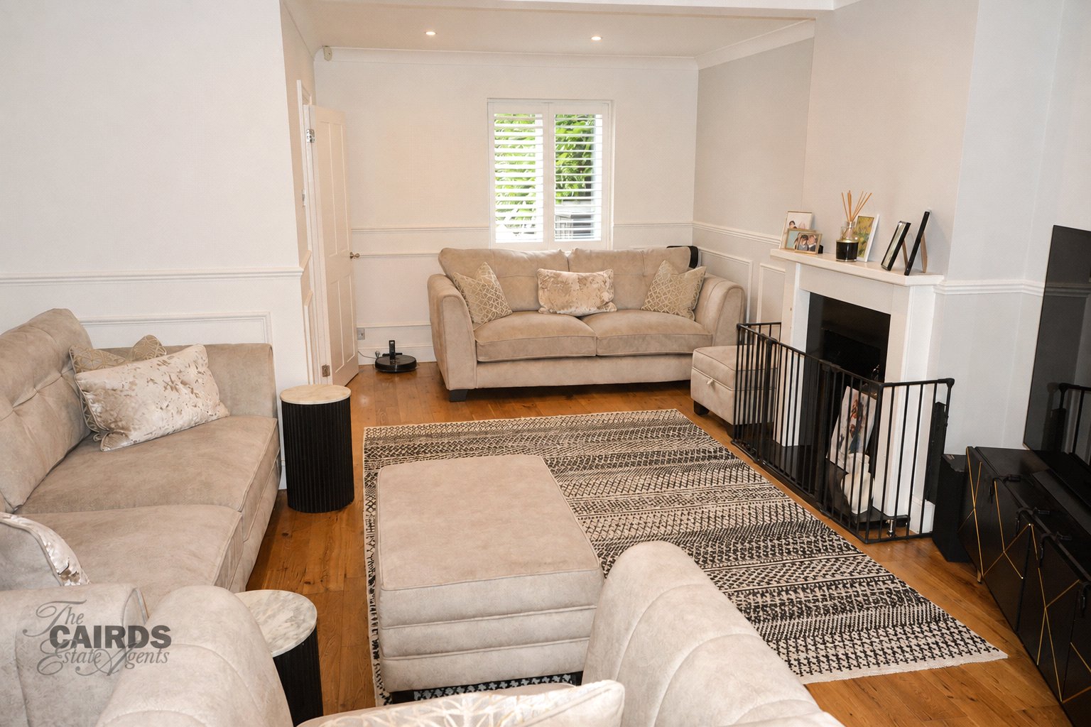 28, Downland Way, Surrey photo 4