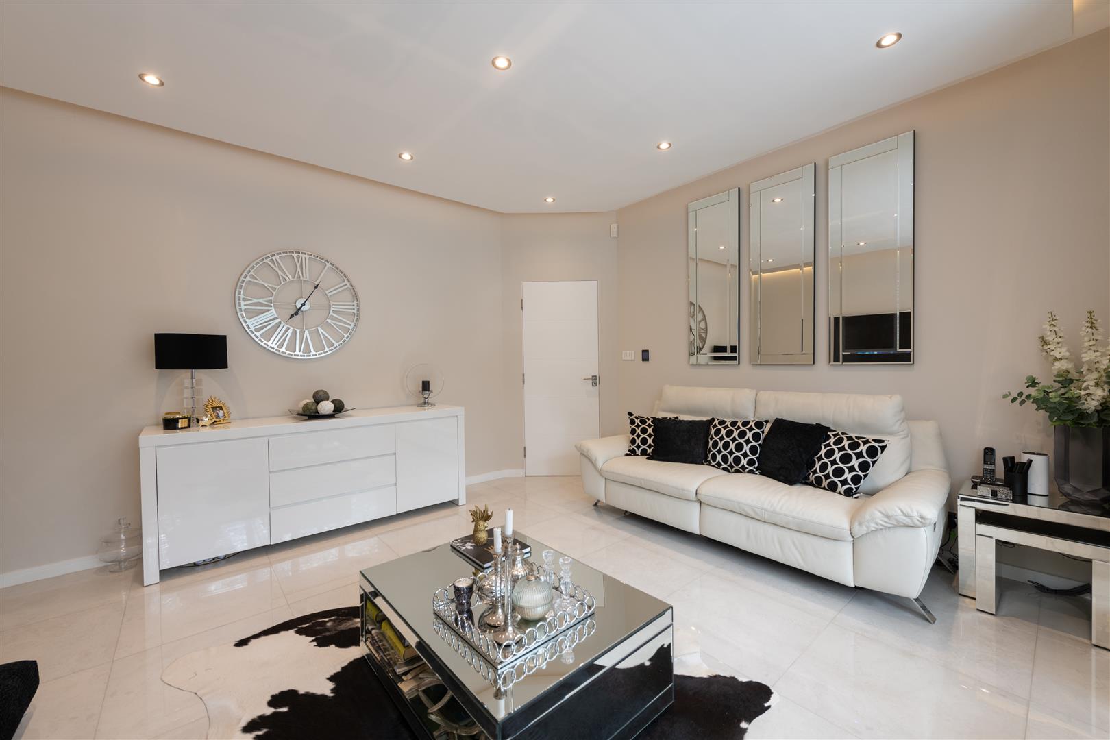 4 bedroom semi-detached house for sale 0