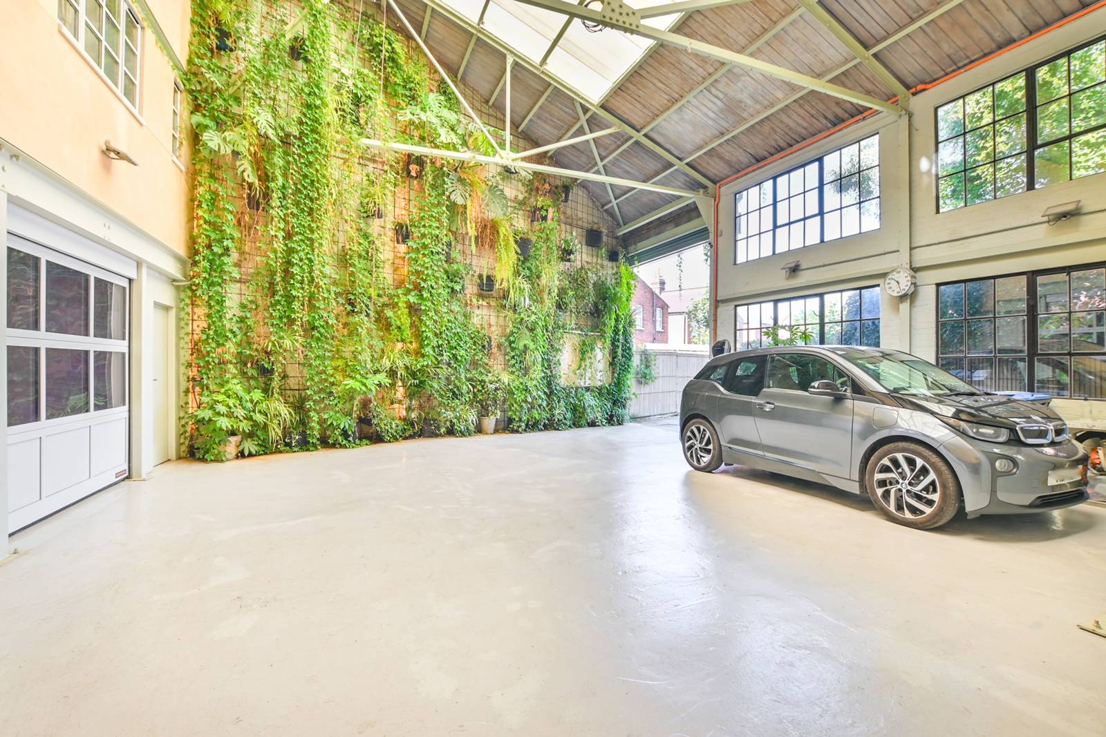 5 bedroom flat for sale 0