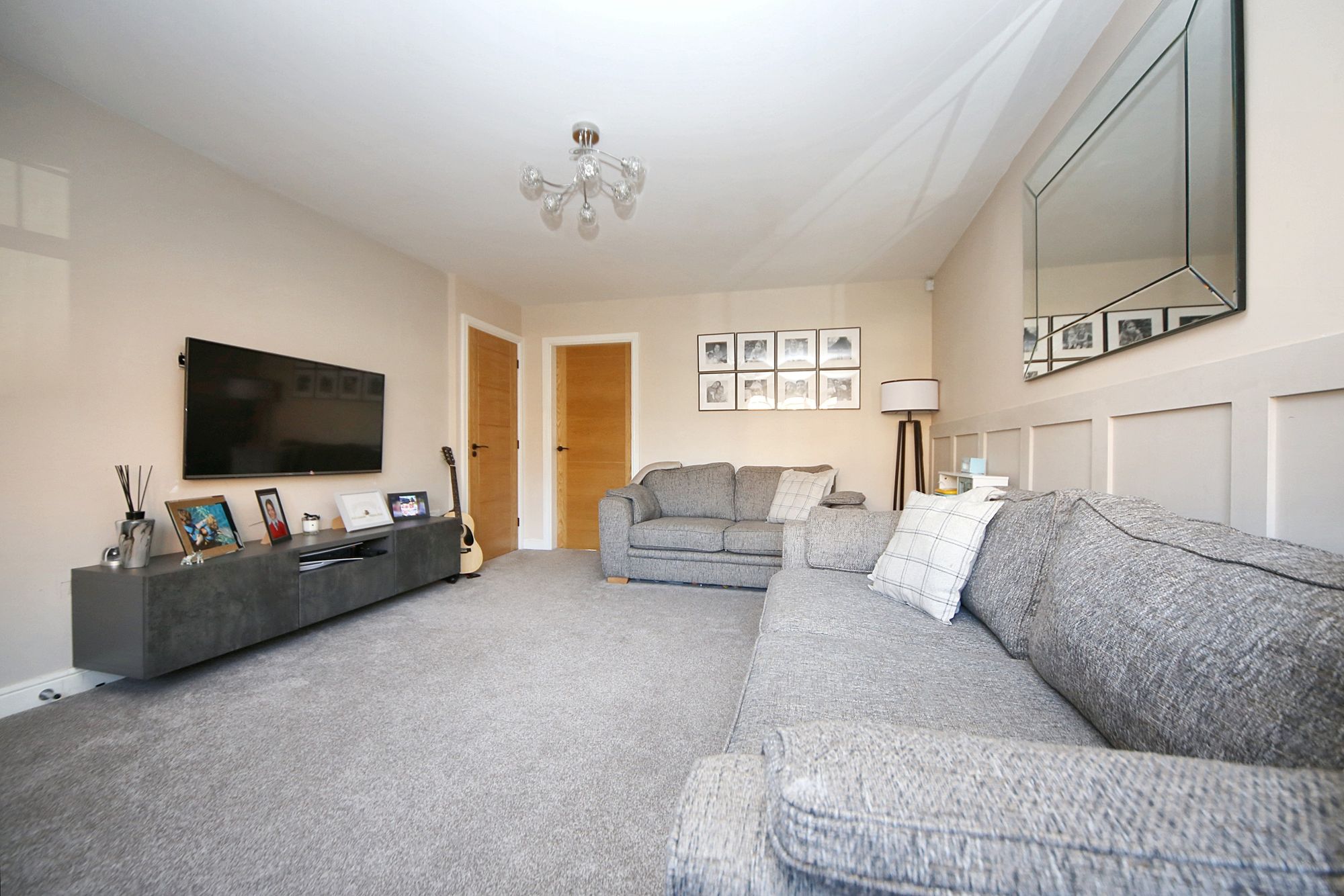 19 Old Vicarage Gardens, Wigan photo 3
