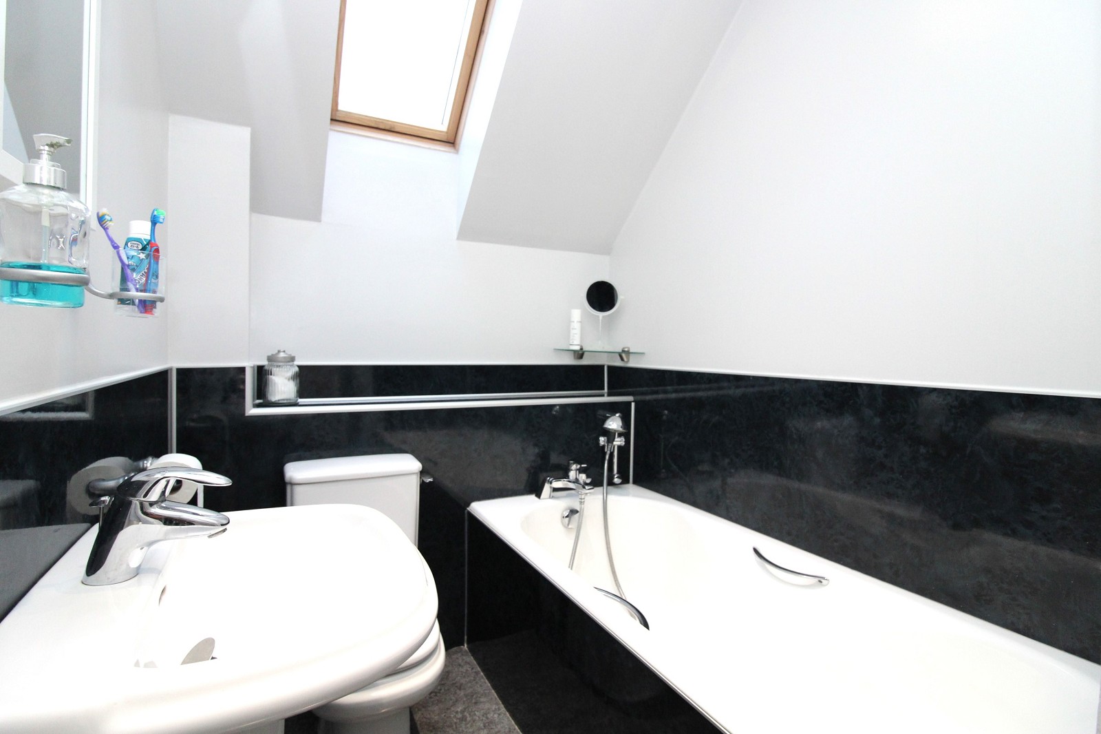 Photos of 11 Druid Temple Crescent, Castle Heather, Inverness. IV2 66276901 PrimeLocation