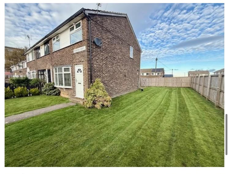 2, Moorside Croft, Bradford photo 3