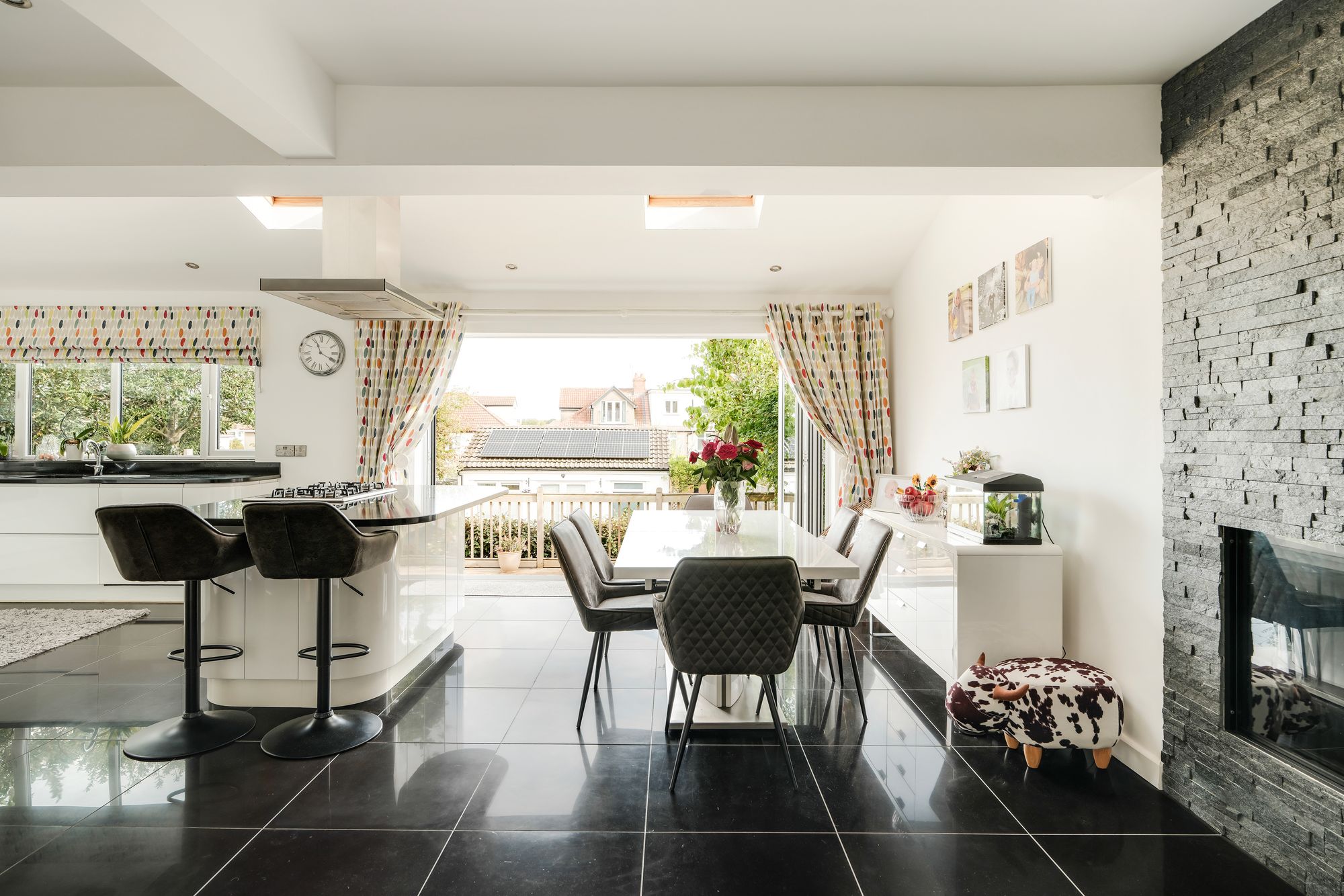 4 bed semi-detached house for sale