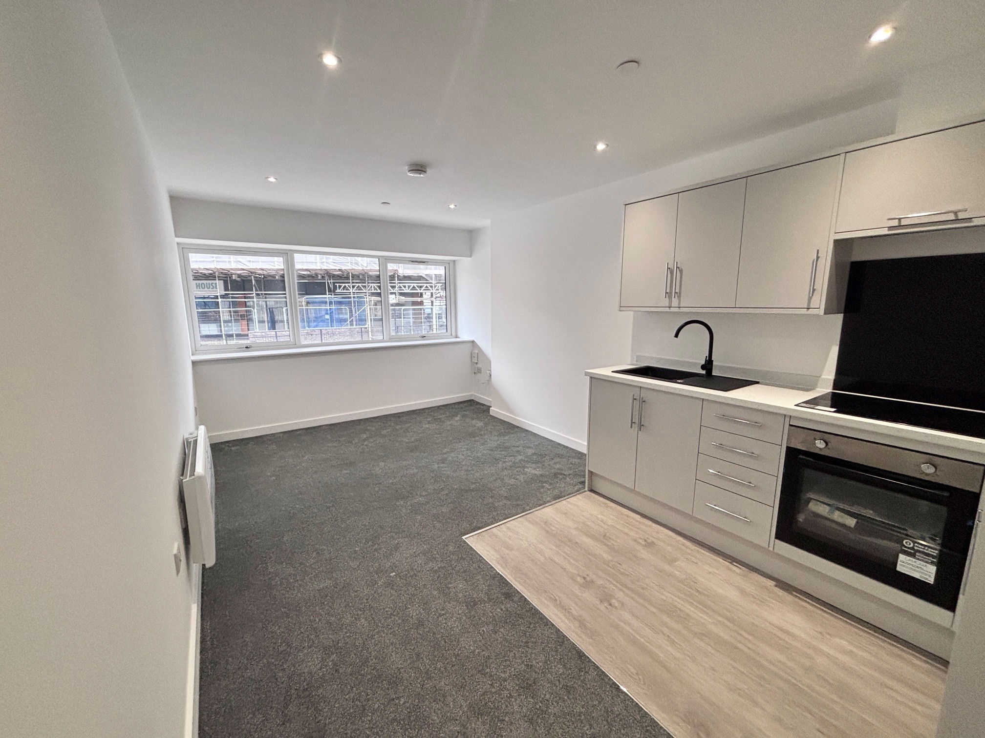 1-bed flat on Flat 18, City Point, Prospect Street, Hull, £800/mo