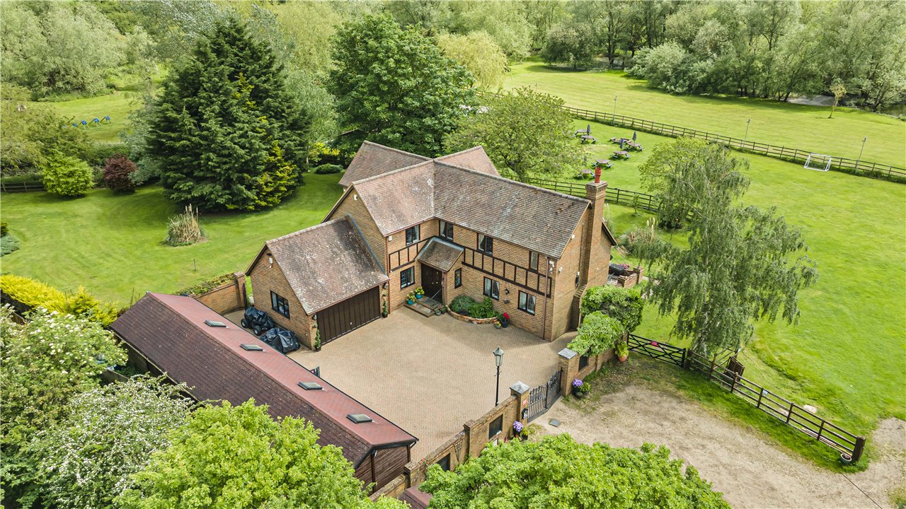 4 bedroom detached house for sale 0