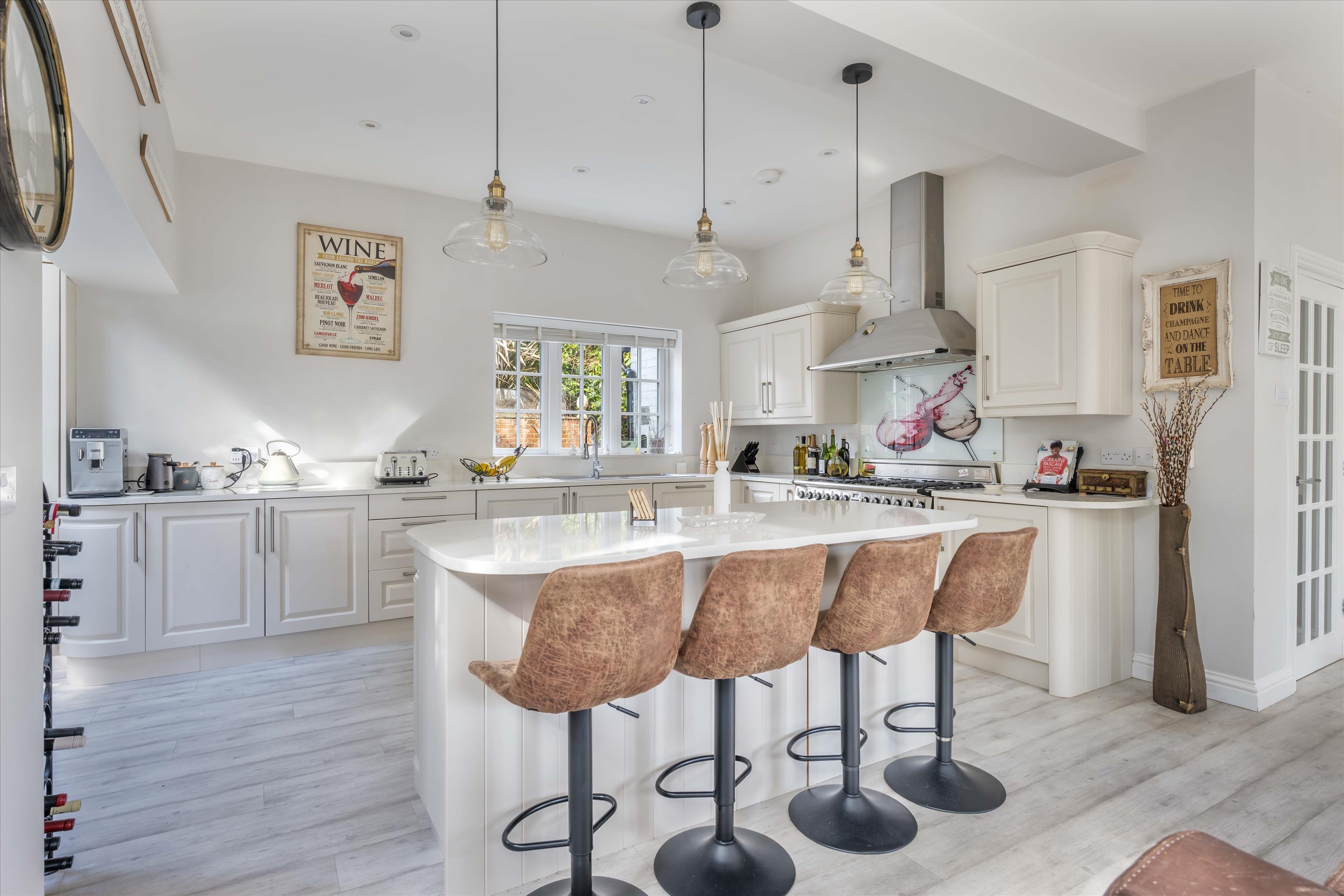 5 bedroom detached house for sale 0