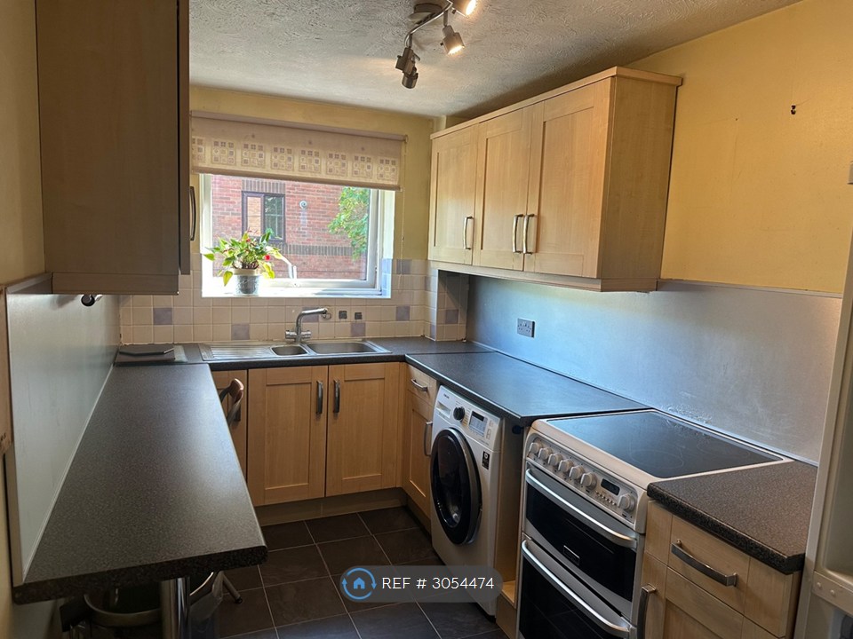 Flat, Welham Court Dixons Hill Road, North Mymms, Hatfield photo 2
