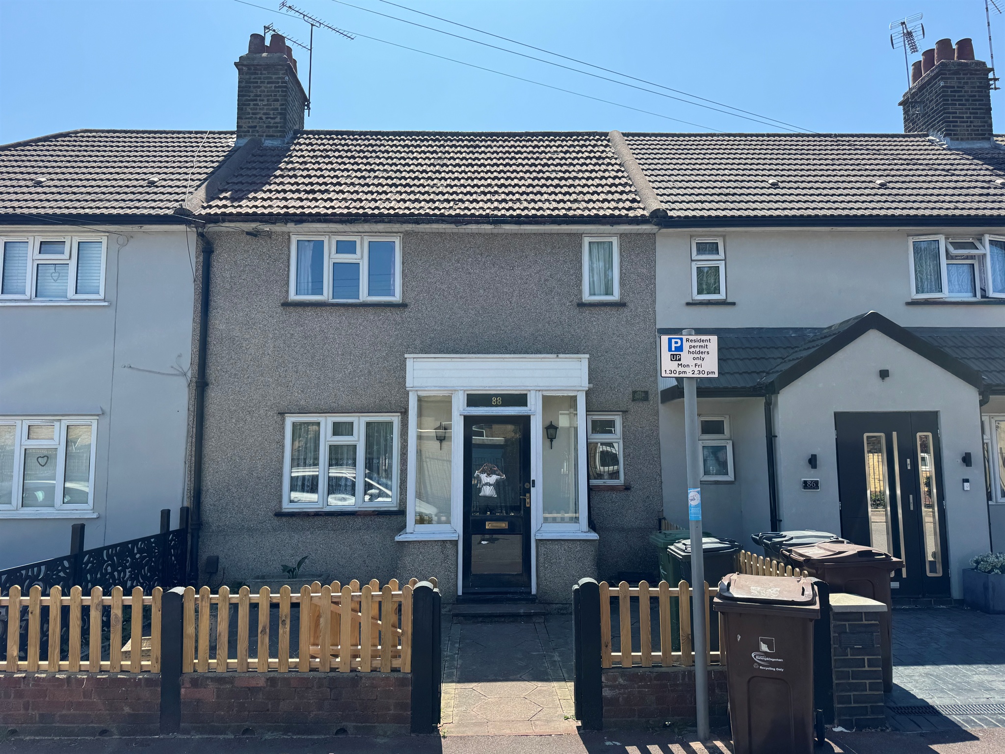 88, Dawson Avenue, Barking photo 2