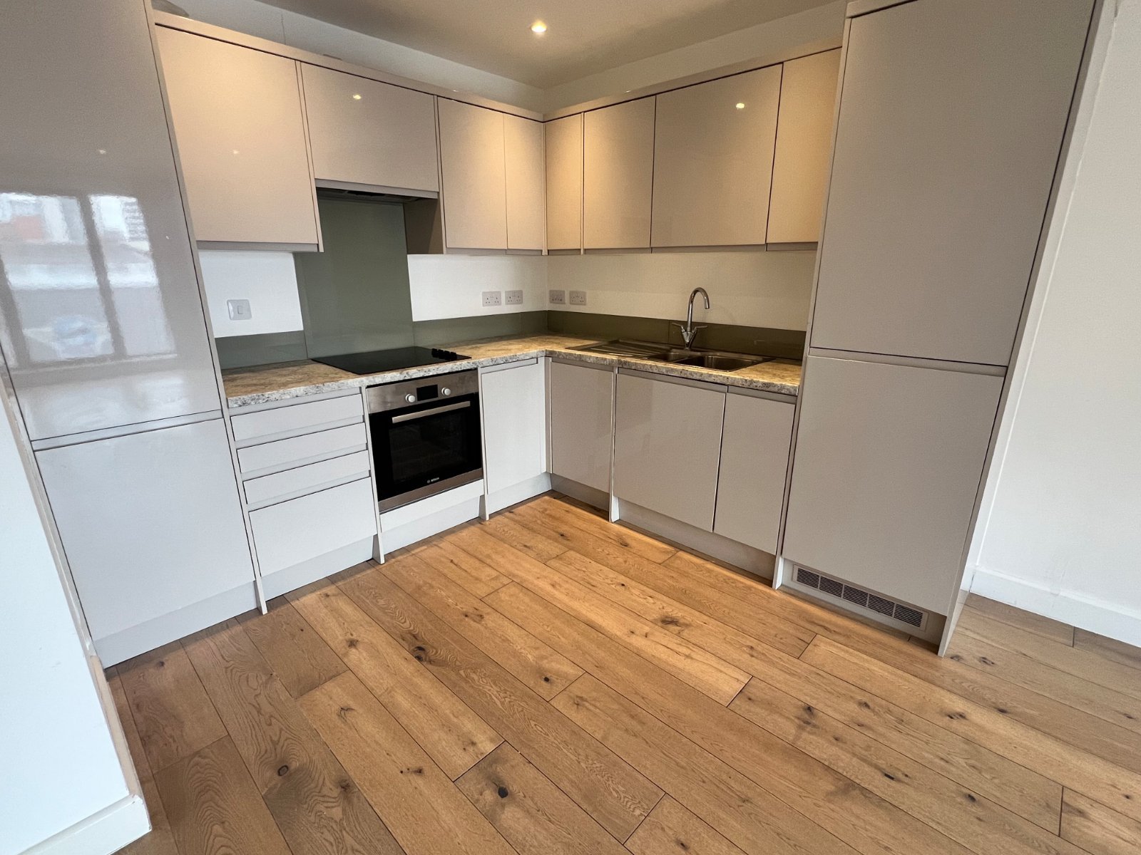 D302, Royal Crescent Apartment, 1, Royal Crescent Road, Hampshire photo 4