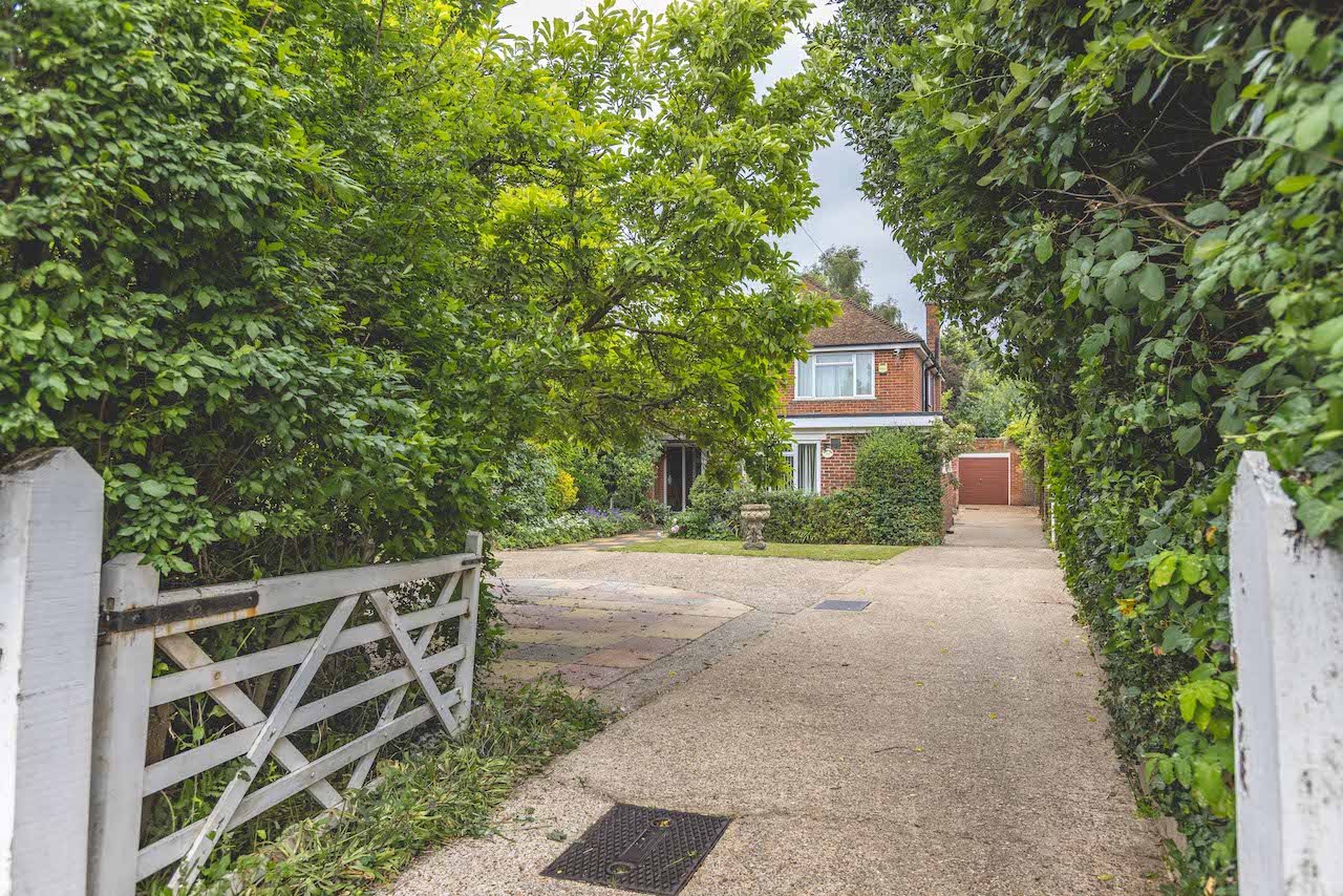3 bedroom detached house for sale 0