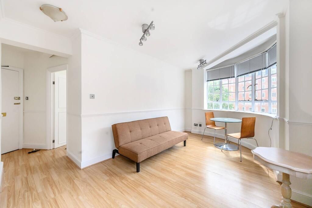 Flat 1, 32 Cremer Street, London photo 4