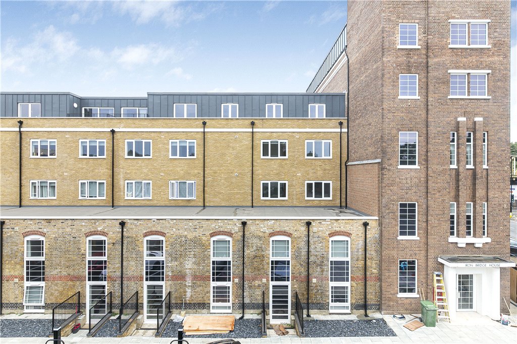 Flat 3, Solar Court,, Windmill Place, Southall photo 2
