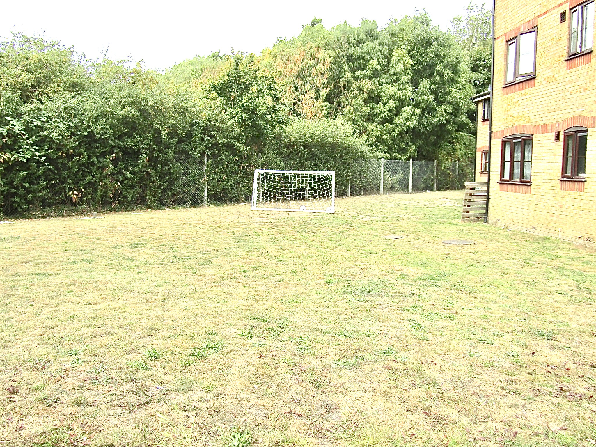 Redford Close, Feltham photo 4