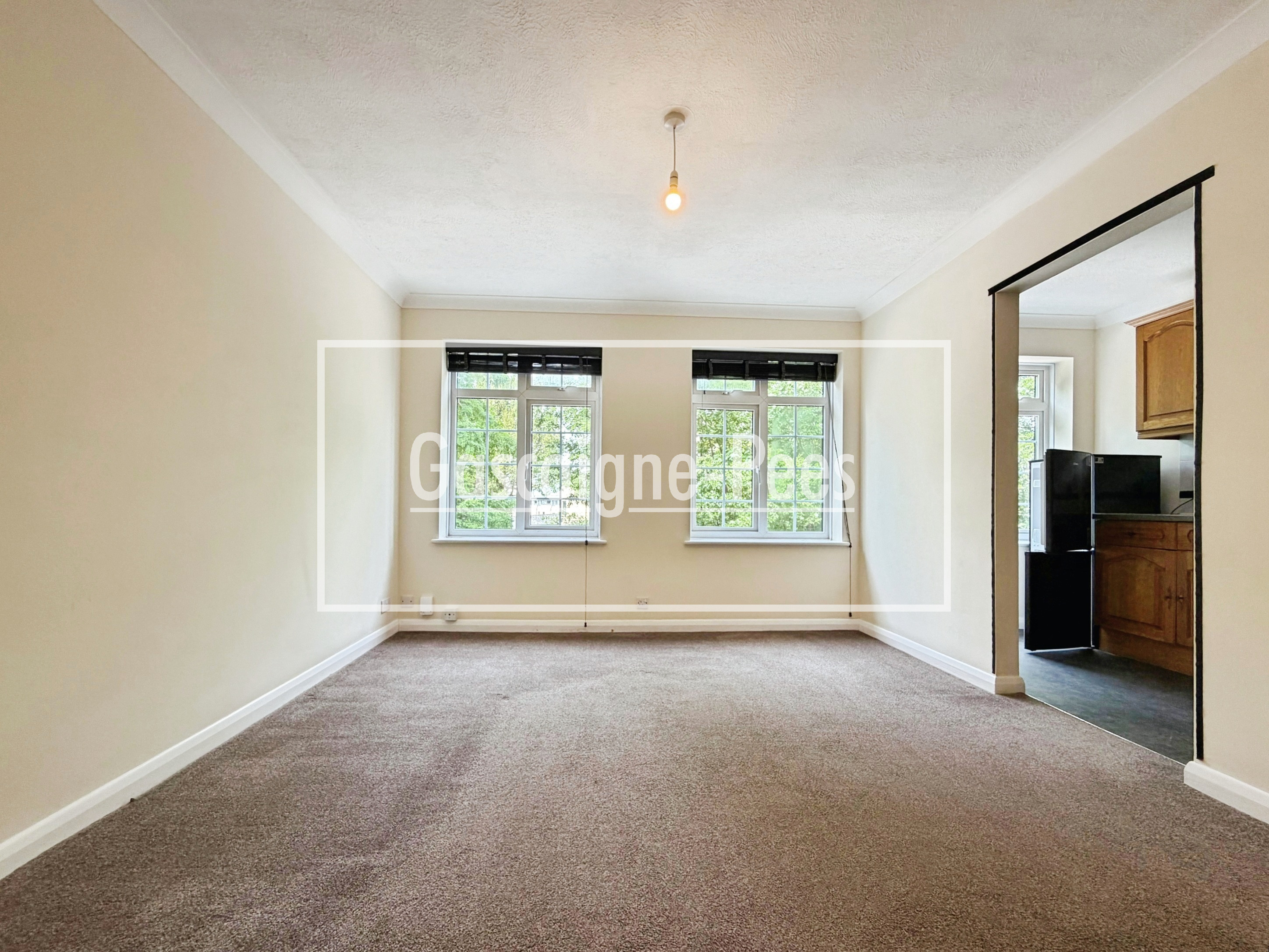 Flat 10, Leatherhead photo 4