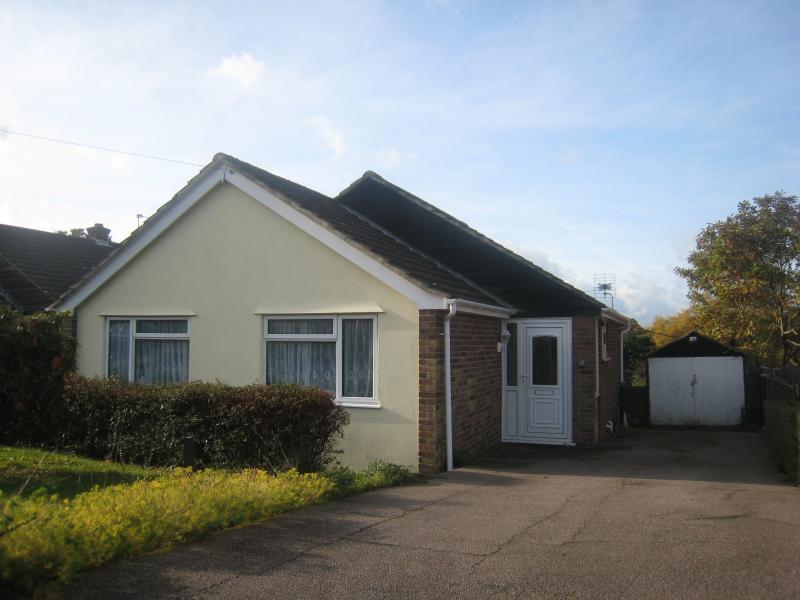 Free property report 21 Wayside Avenue, Tenterden, TN30 6PB Chimnie