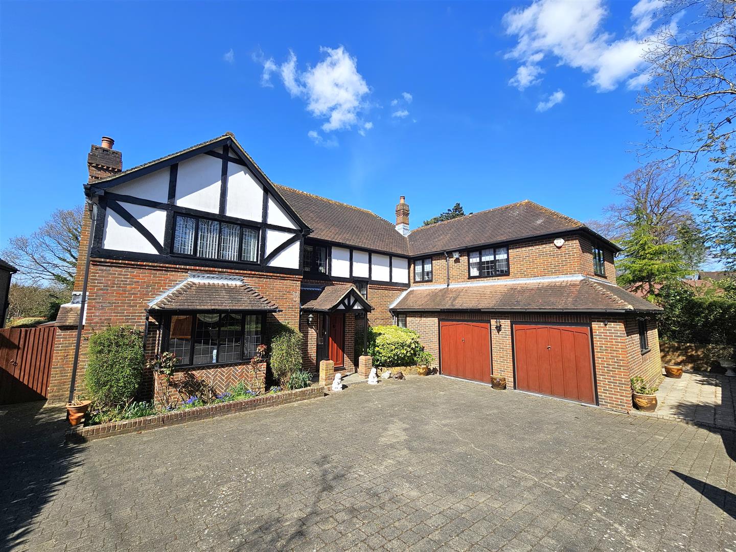 5 bedroom detached house for sale 0