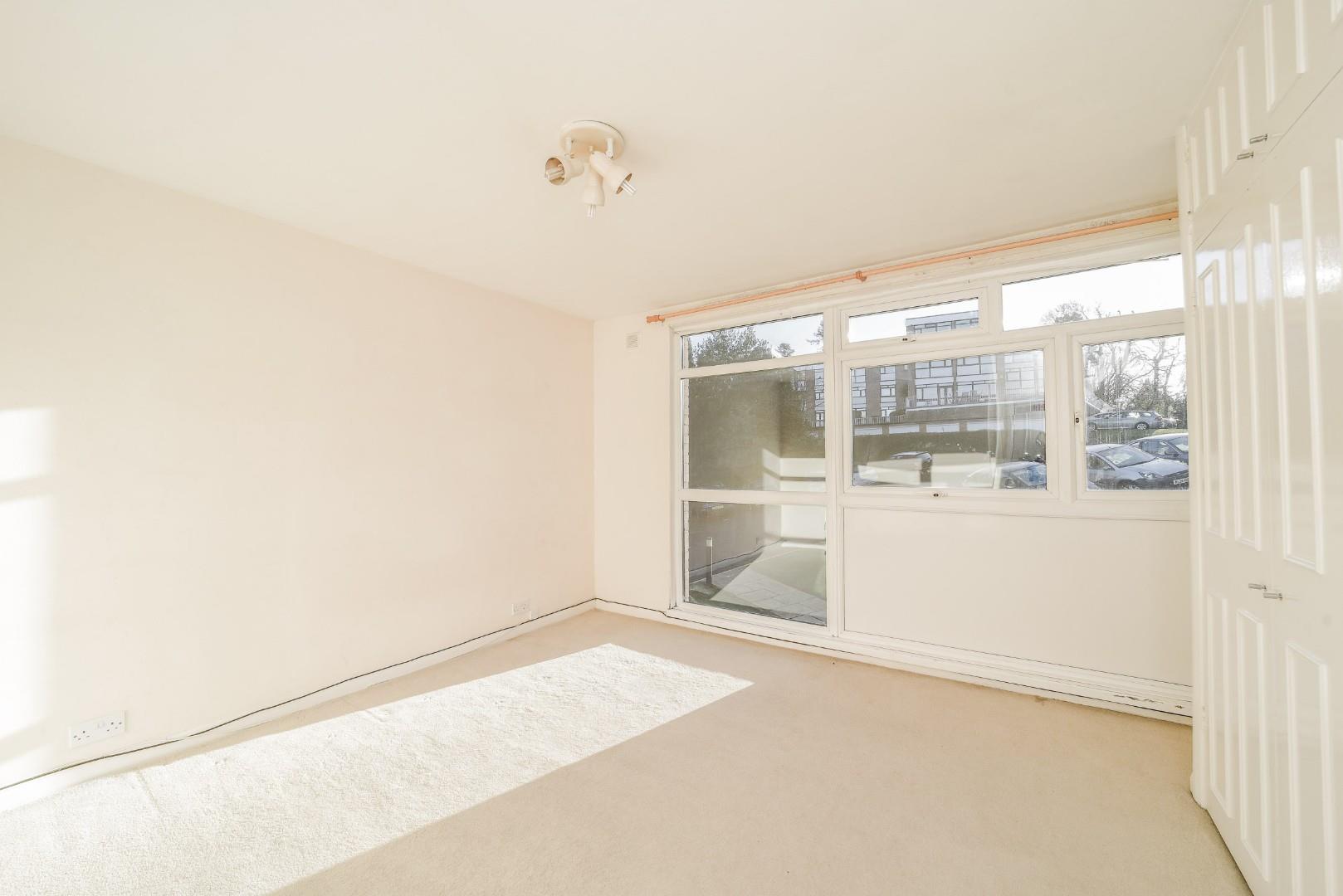 Free property report 33 Beechcroft Manor, Weybridge, KT13 9NZ Chimnie