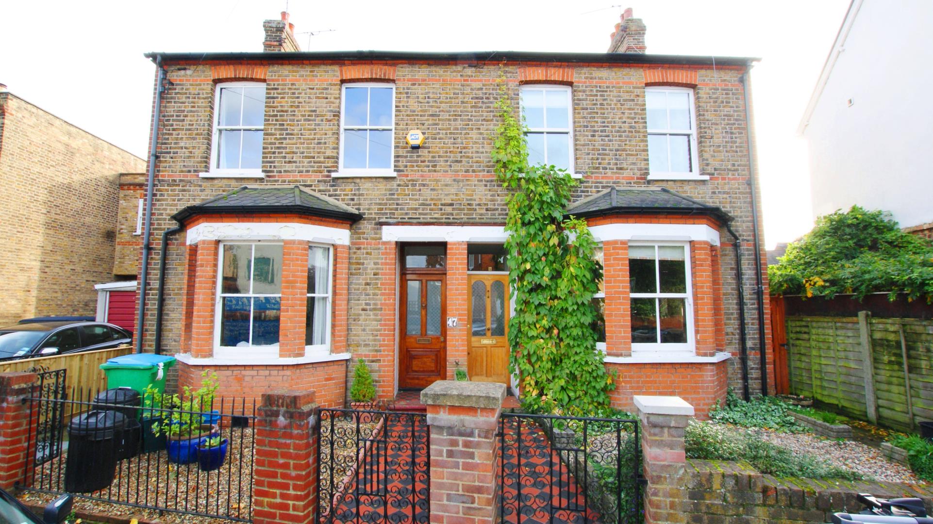 4 bed Semi-Detached House