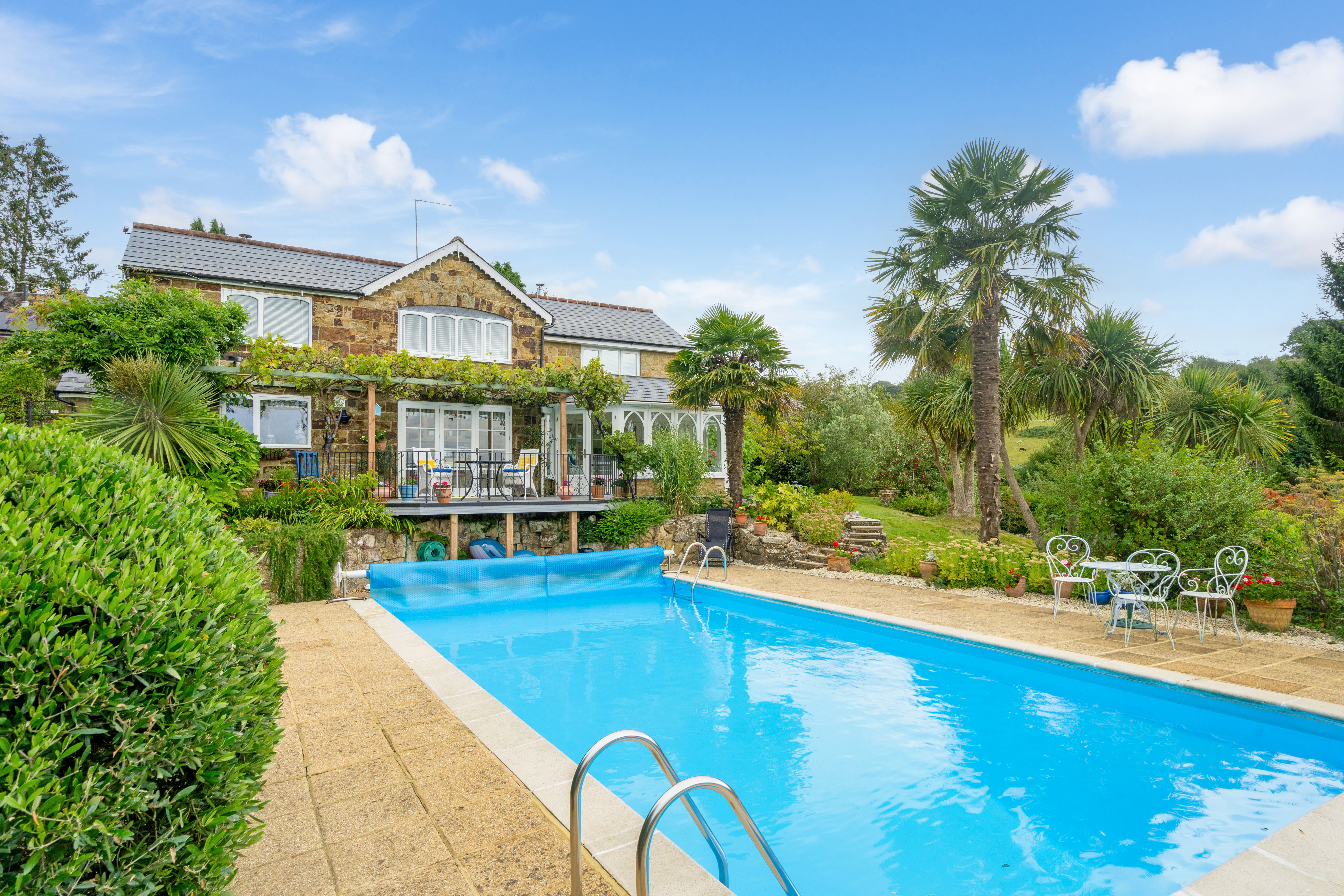 5 bedroom detached house for sale 0