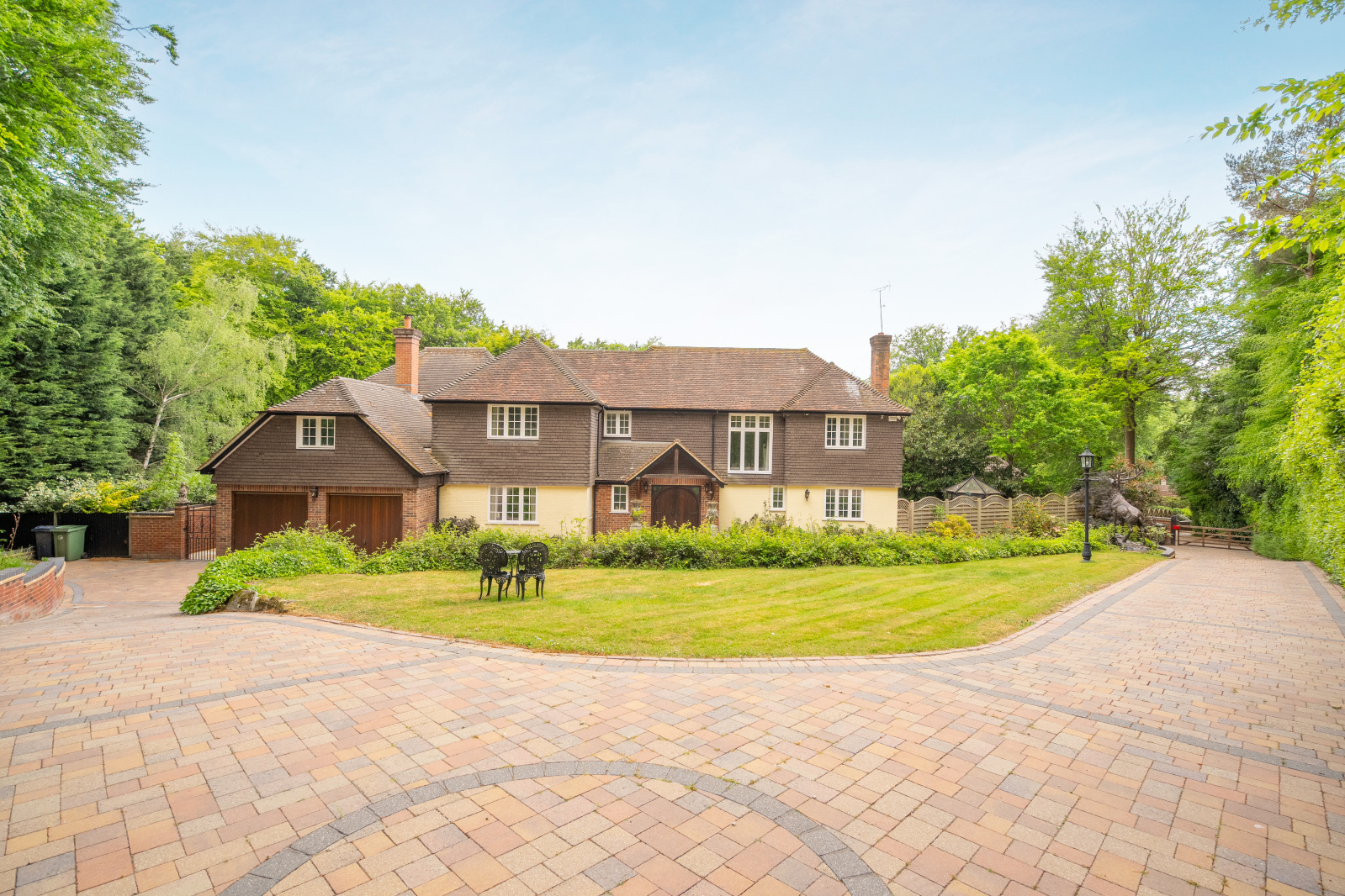 6 bedroom detached house for sale 0