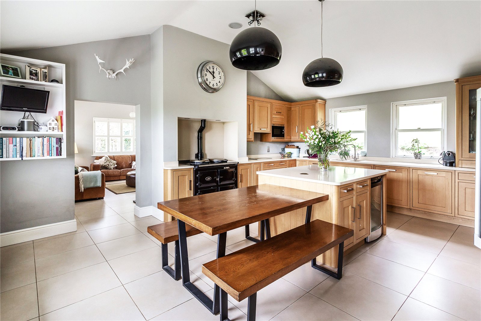 6 bedroom bungalow for sale 0