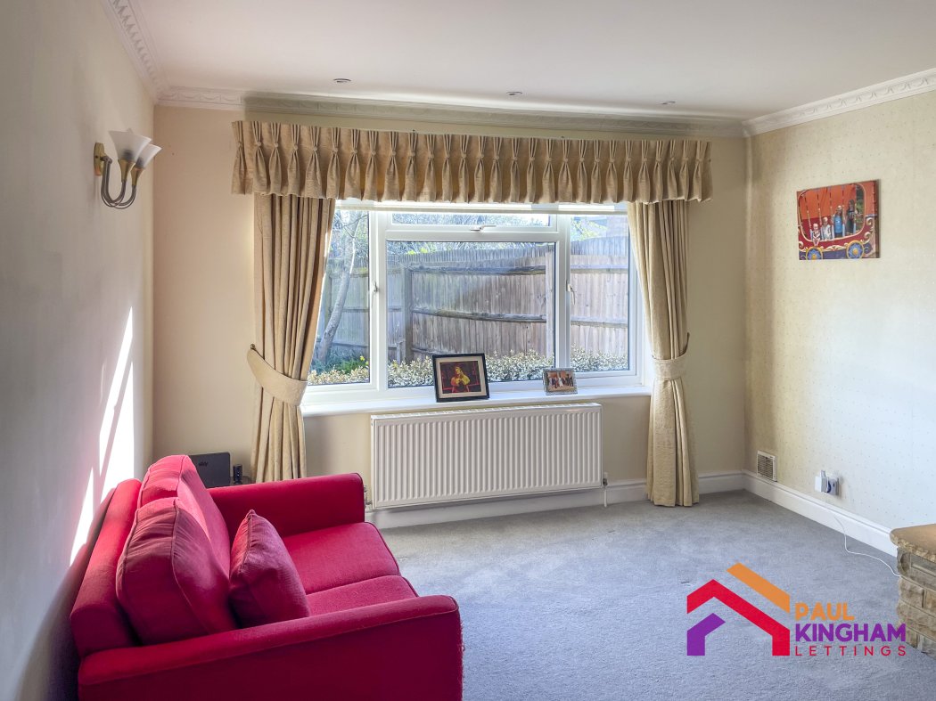 24, The Meadows, Flackwell Heath photo 4