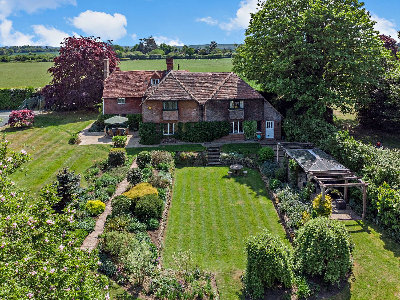 6 bedroom detached house for sale 0