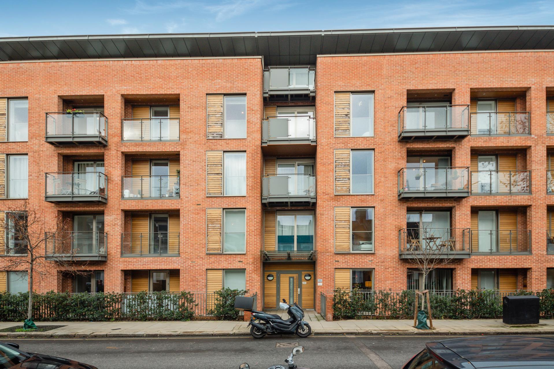 DF Frington House, East Drive, London photo 4
