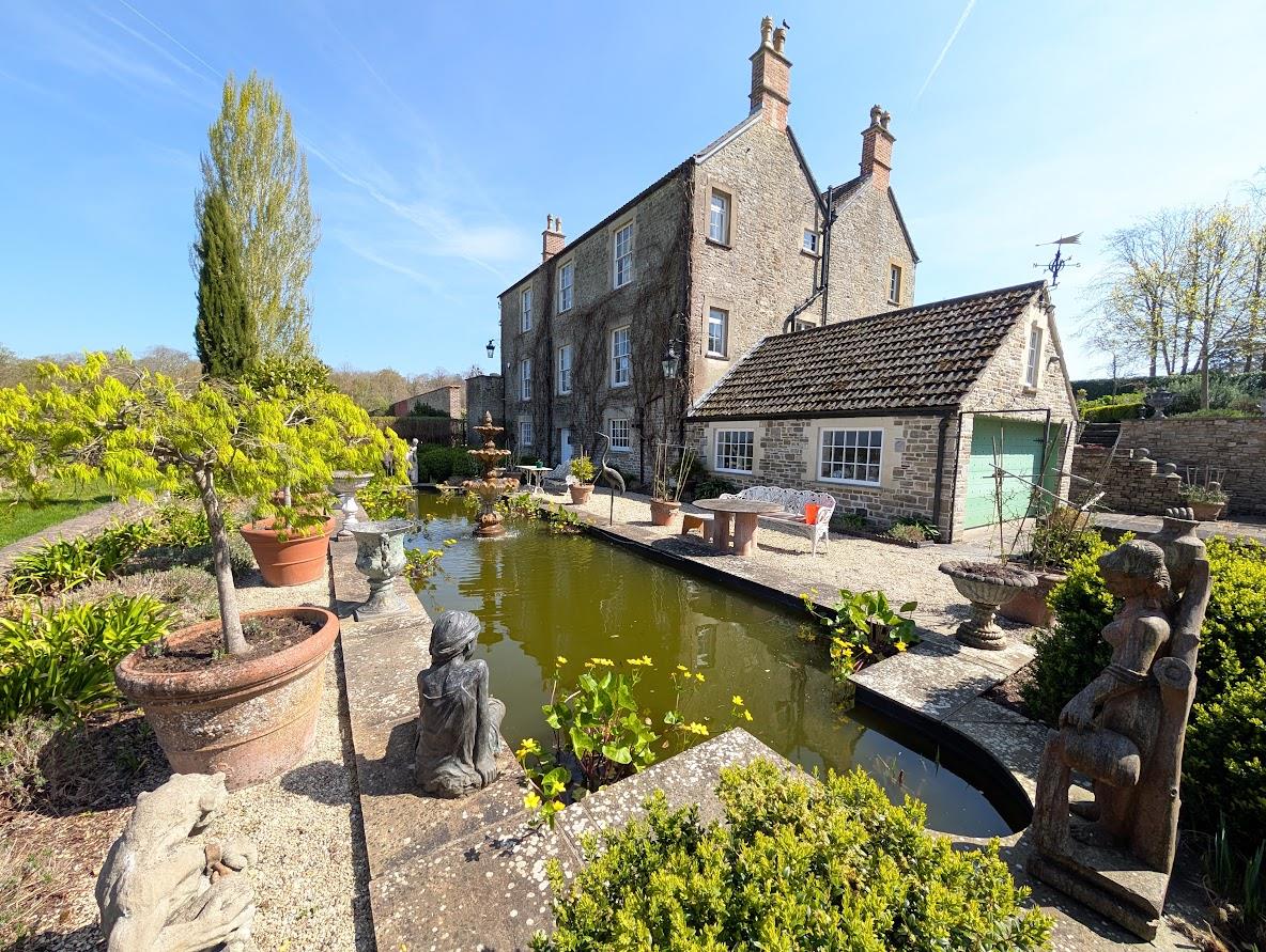 6 bedroom property for sale 0