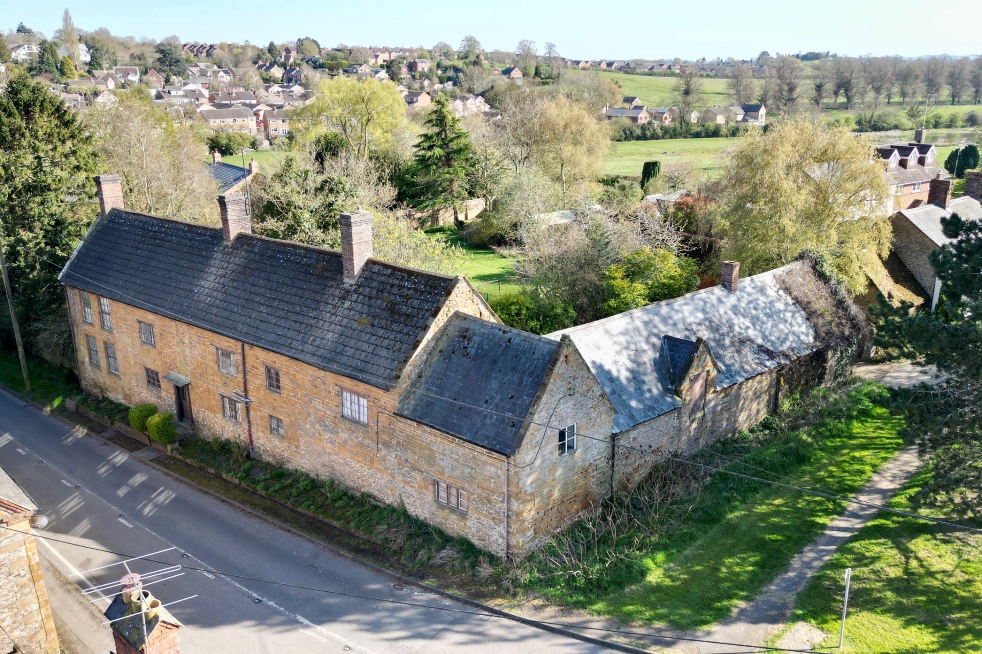 5 bedroom detached house for sale 0