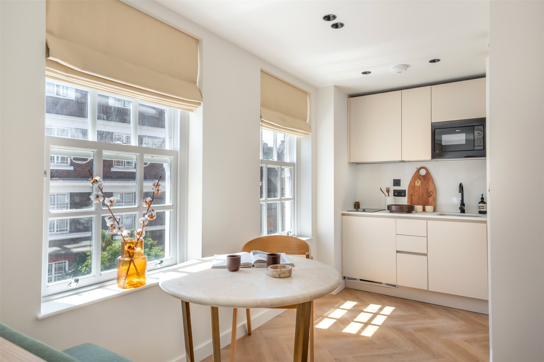 306, 56-60, Weymouth Street, London photo 4