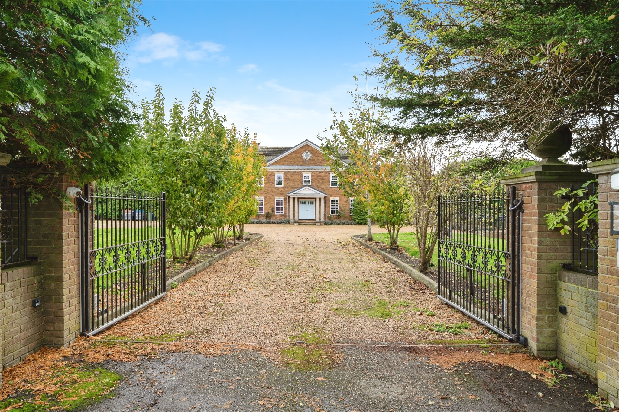 7 bedroom detached house for sale 0