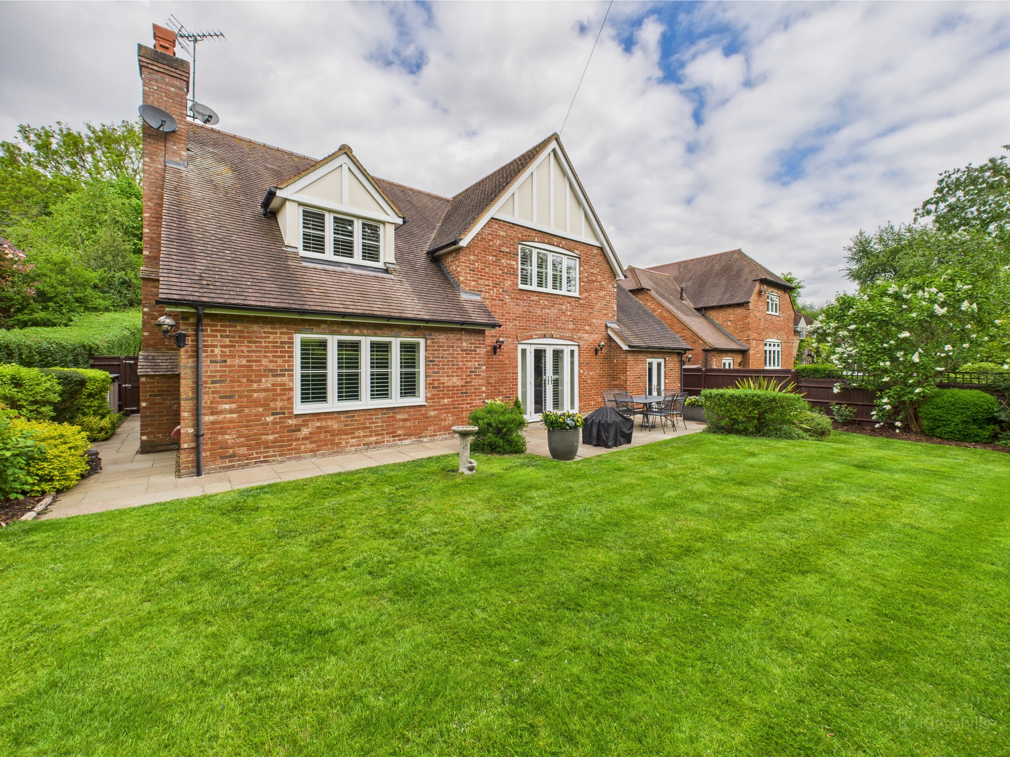 5 bedroom detached house for sale 0