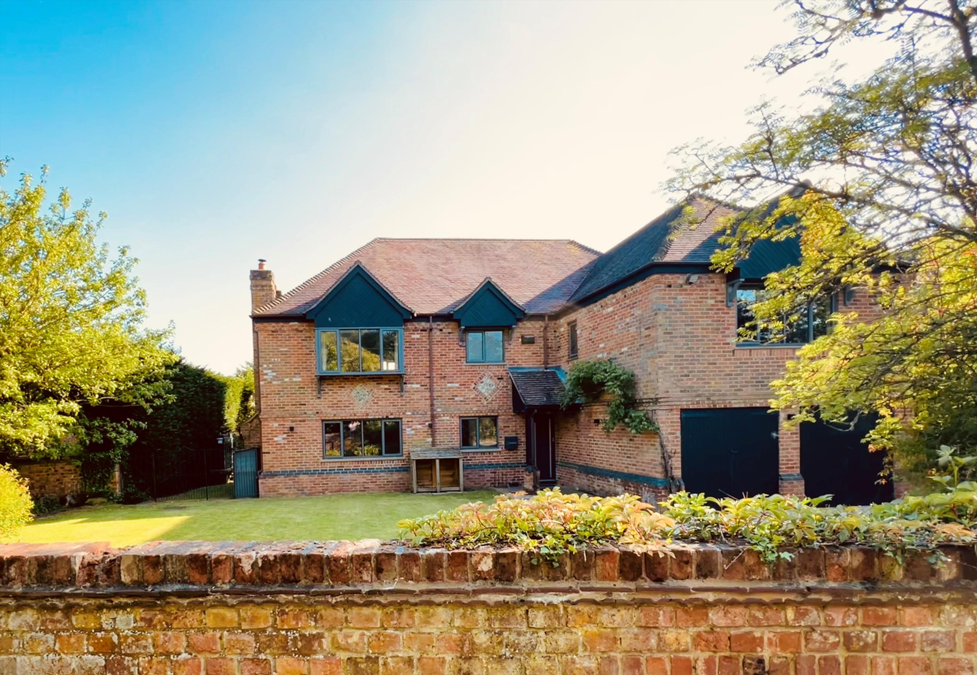 5 bedroom detached house for sale 0