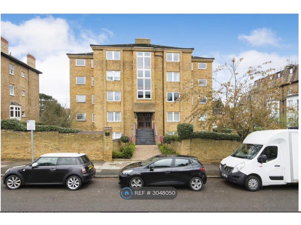 Flat, Avenue Elmers, Surbiton photo 2