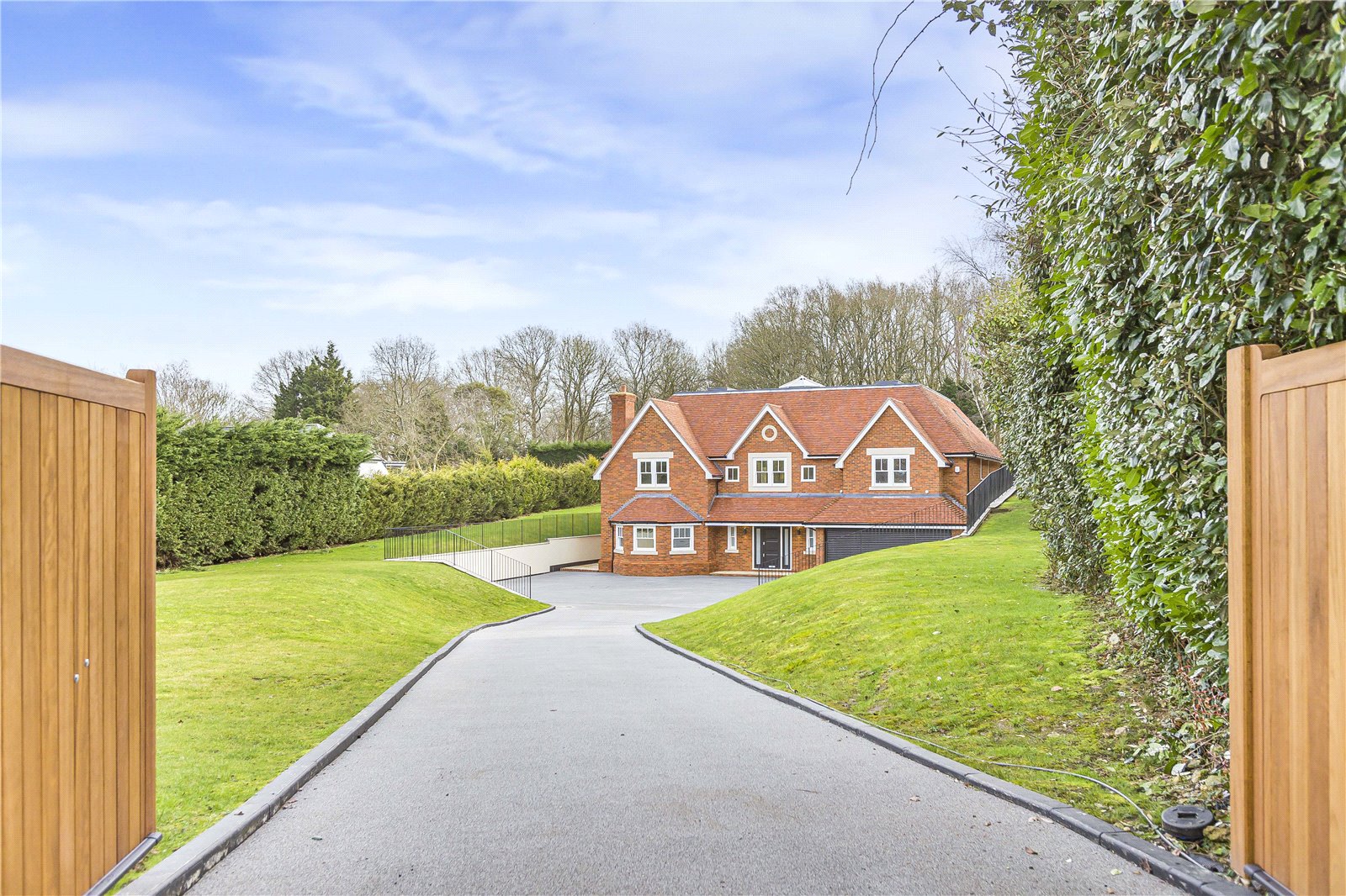 8 bedroom detached new house for sale 0