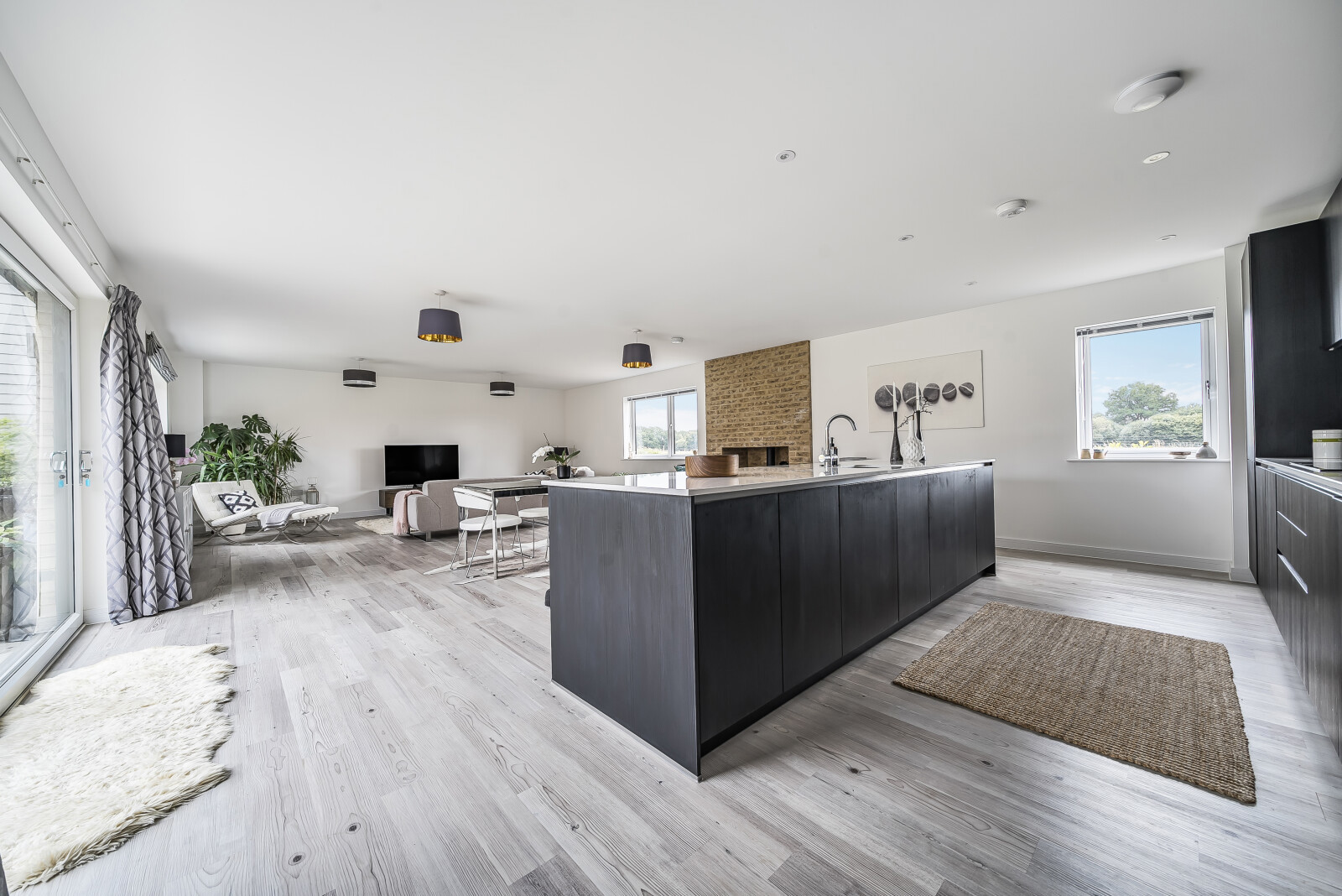 4 bedroom detached house for sale 0