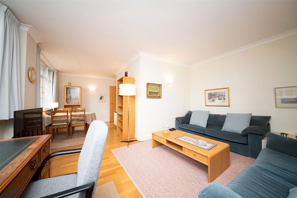 1-bed flat on 173, South Block, London, £450,000