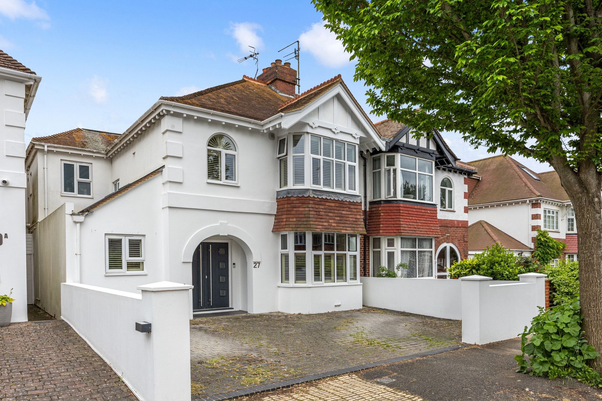 6 bedroom detached house for sale