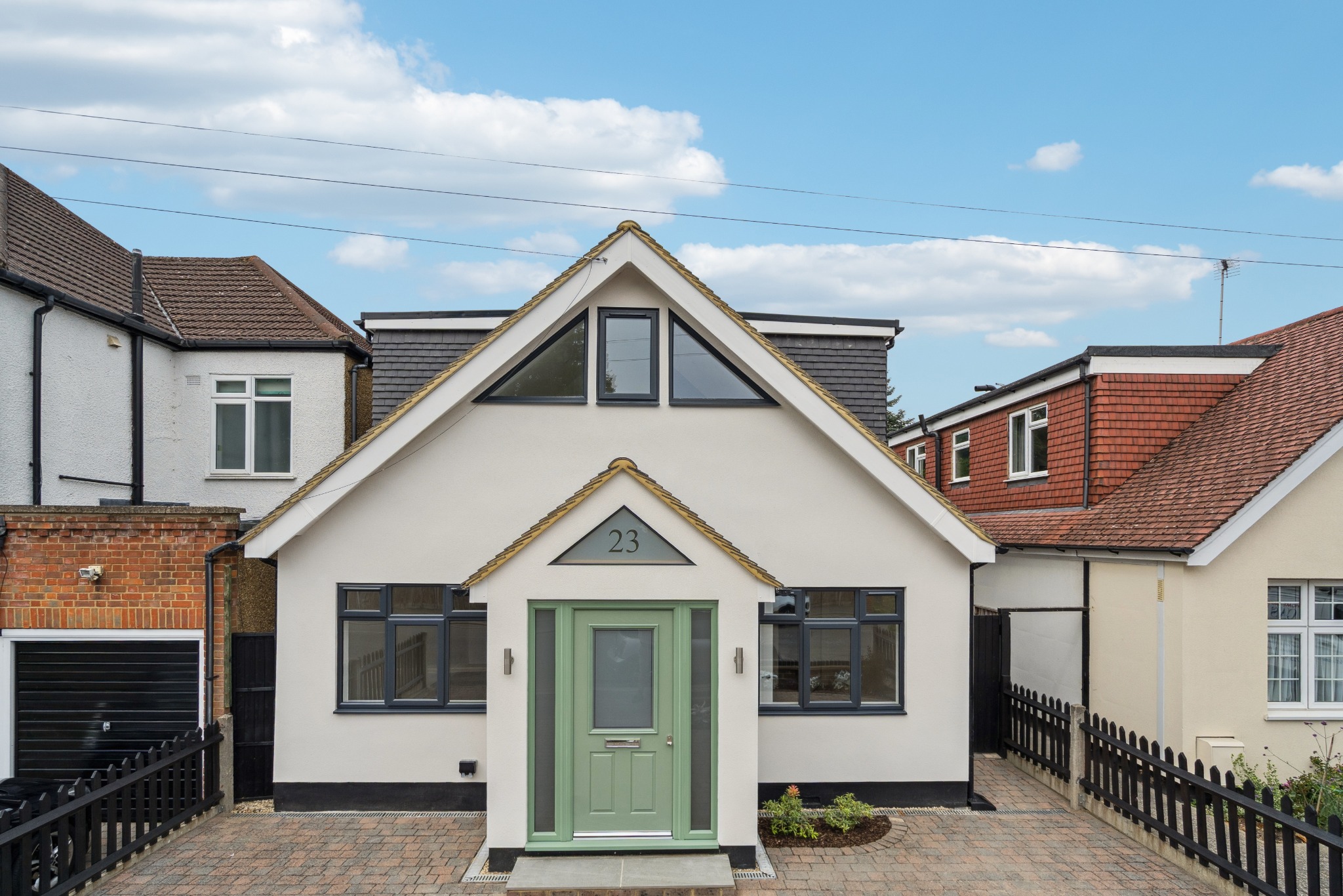 3 bedroom detached house for sale in Guildford