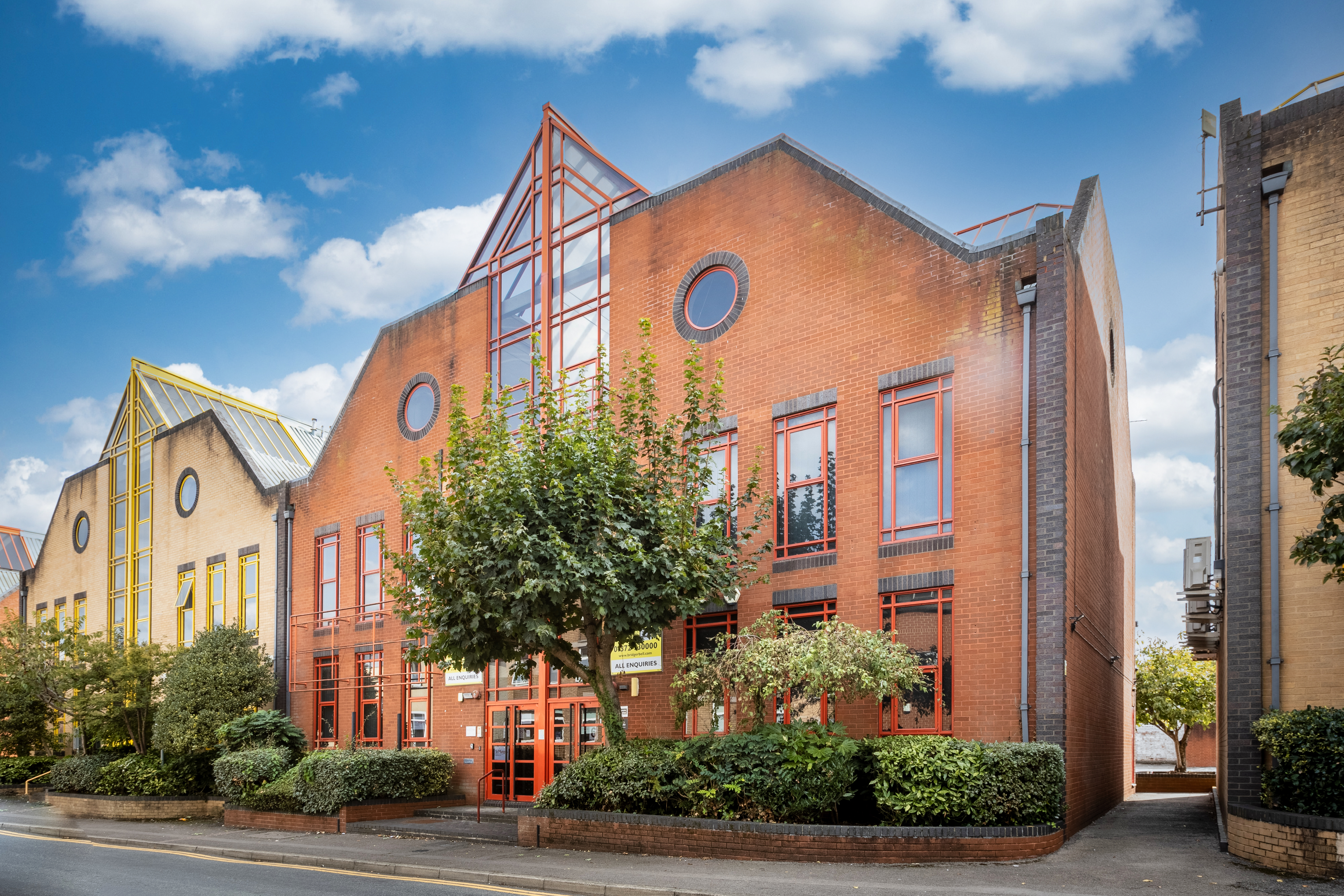 3 bedroom detached house for sale in Guildford