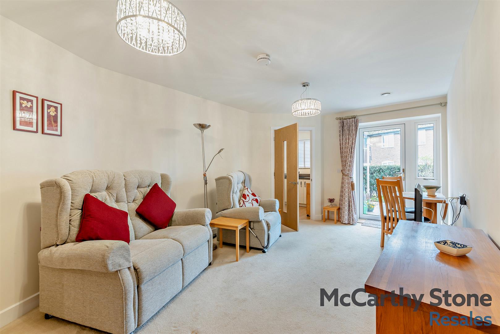 4 William House, The Moors, Thatcham photo 4