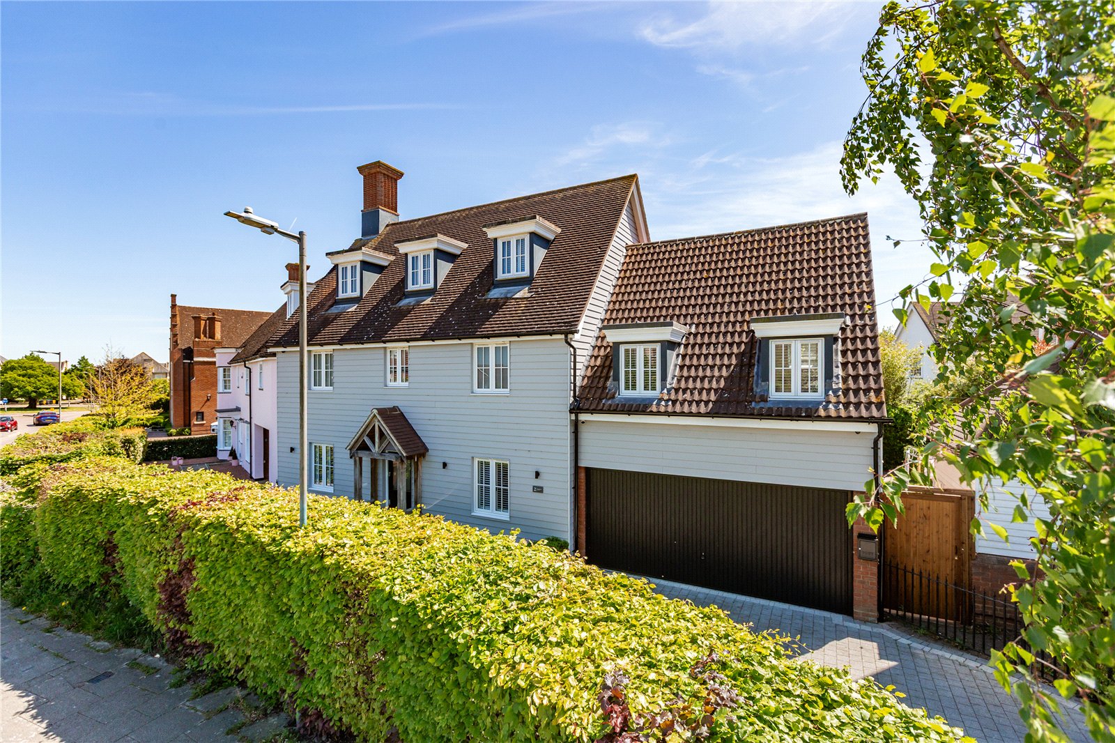 4 bedroom detached house for sale in Walton-on-Thames